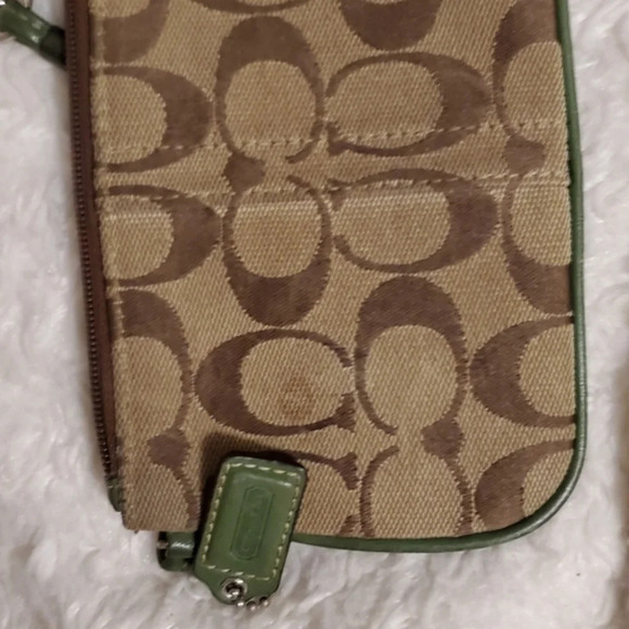 Coach‎ signature wristlet - Picture 5 of 5